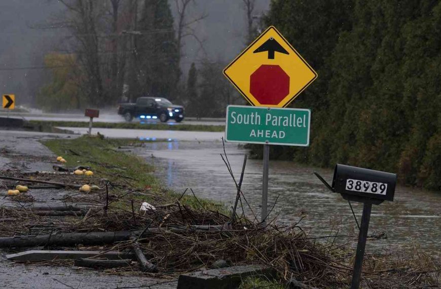 B.C.: 150,000 under evacuation alert as rain turns to flood