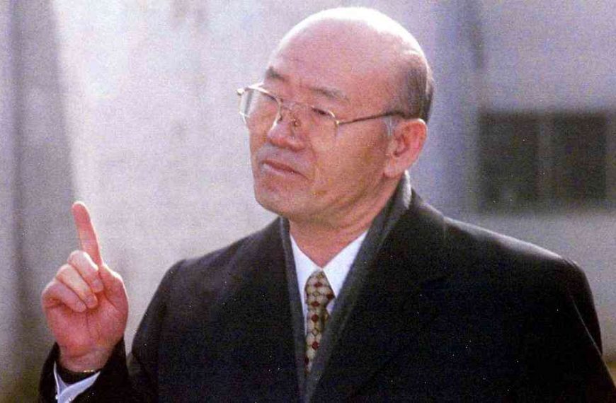 Chun Doo-hwan: South Korean president of 1980s dies aged 90