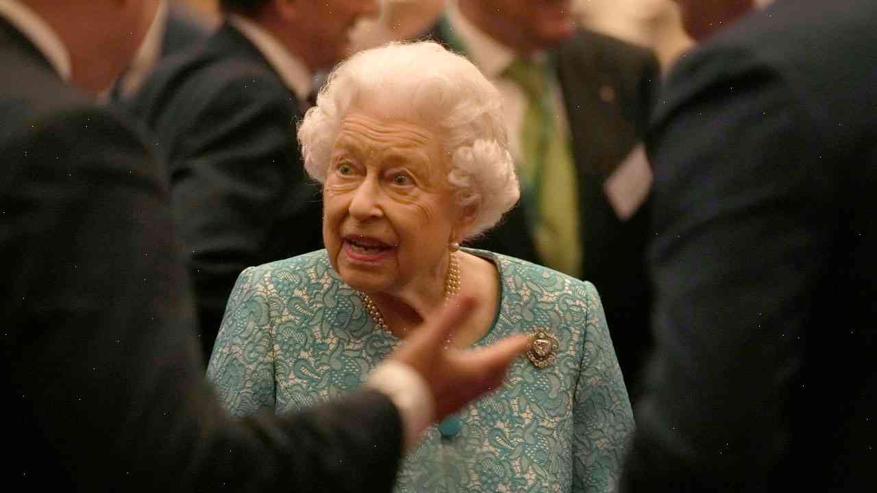 'The Queen only picks up the phone for two people': royal expert